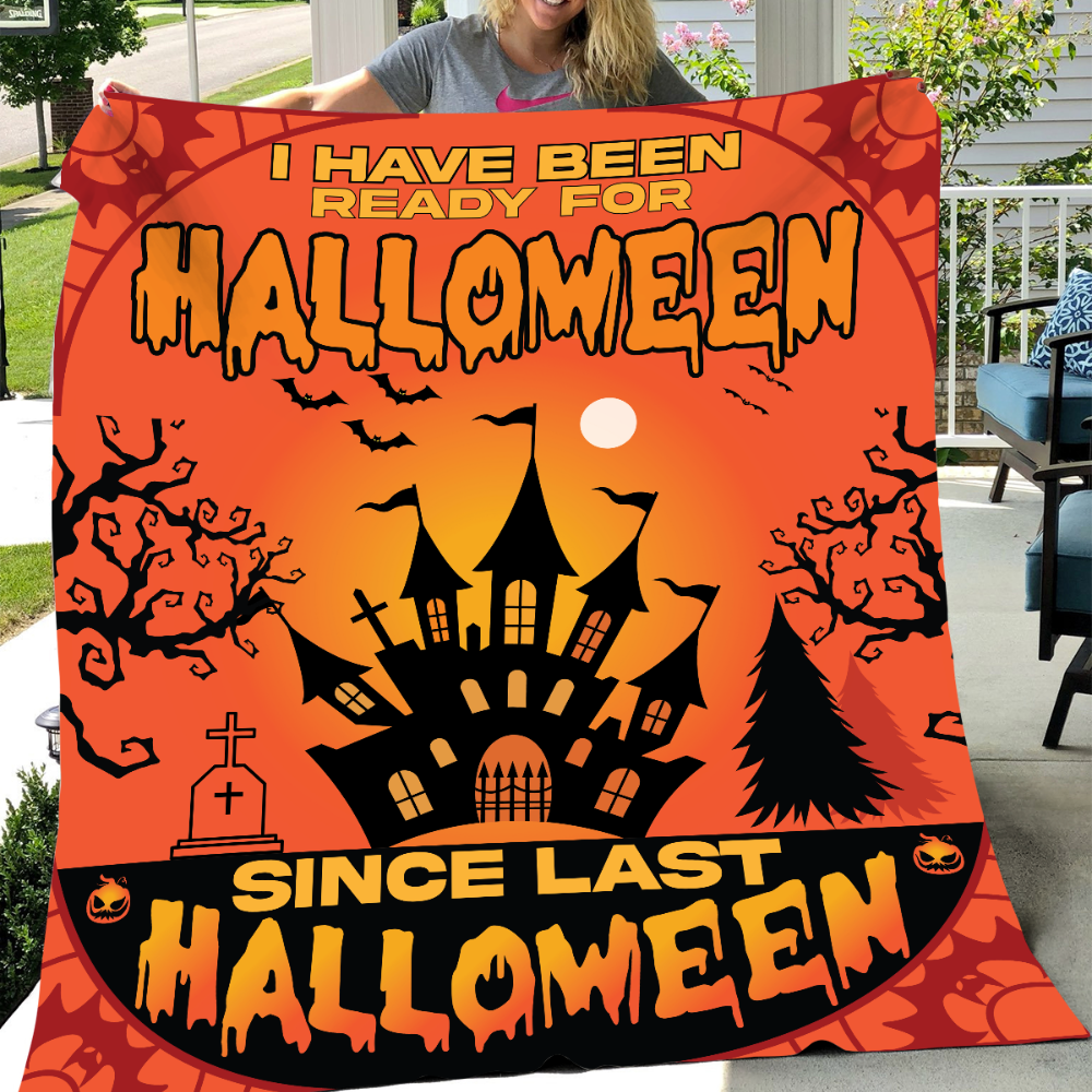 Halloween-Themed Cozy Blanket for Spooky Nights